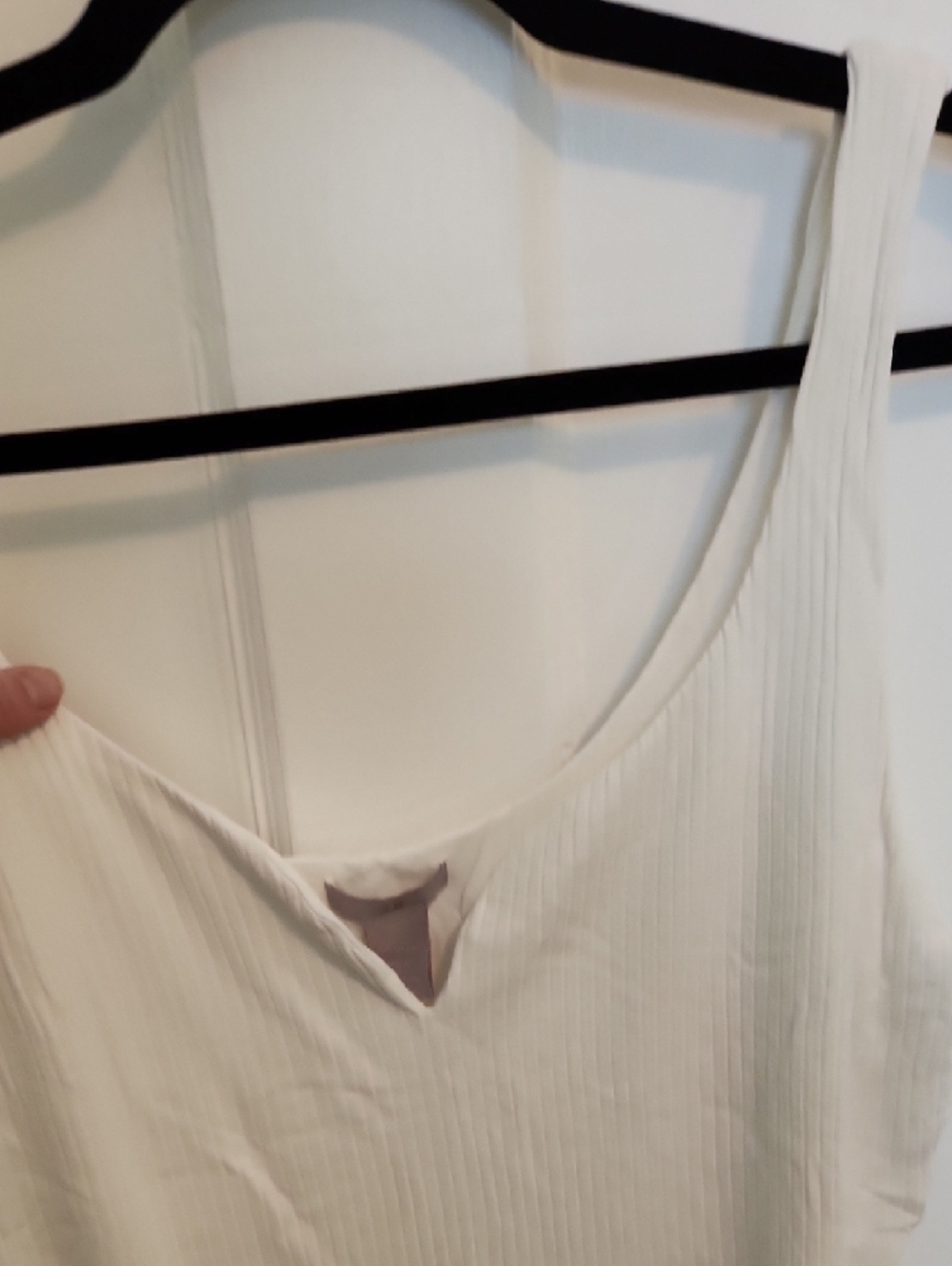 H&M White Ribbed V-Neck Tank - Picture 3 of 4